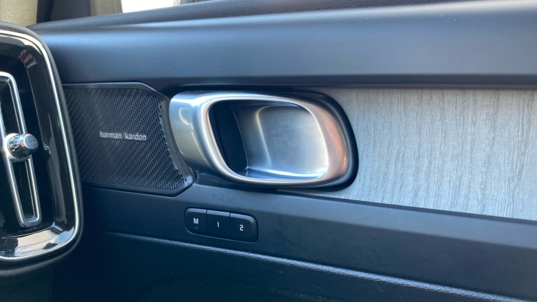 Volvo XC40 2.0 B3P Ultra Dark 5dr Auto Petrol Estate